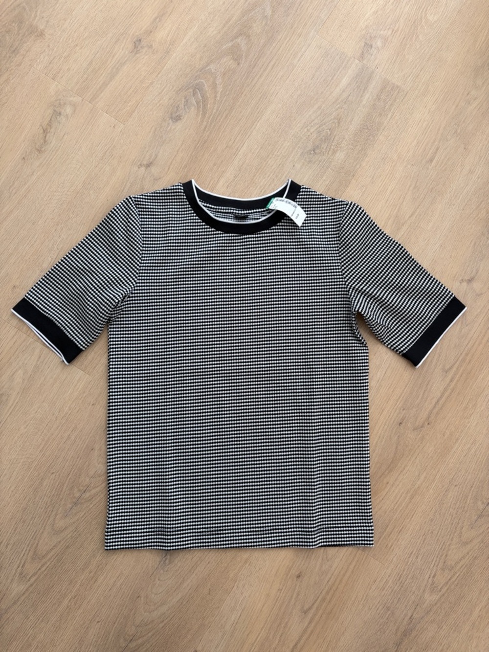 NWT Simons Contemporaine Black and White Short Sleeve Knit Tee Size Small